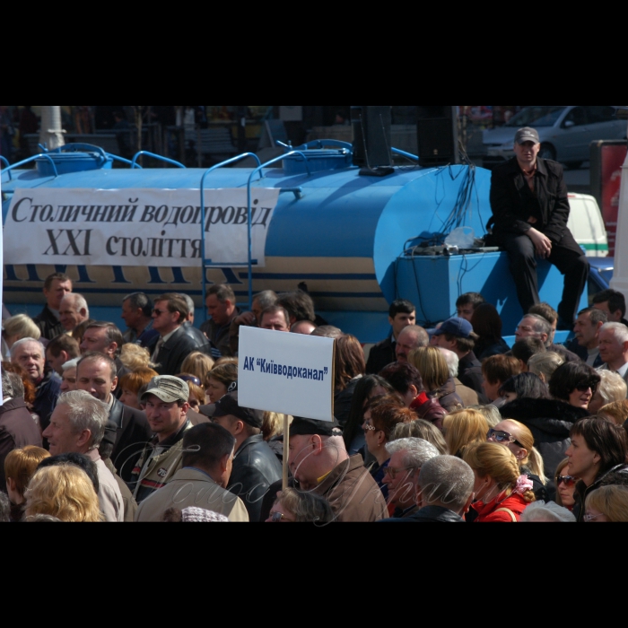 23 квітня 2009 біля КМДА ВГО «Асоціація рибалок України», Союз човнярів Київщини, ГО «Планета сильних», Партія Зелених, партія «Єдиний Центр», ГО «Еко-право», звільнені працівники КП «Плесо» та незалежні профспілки провели акцію протесту проти рішення київської влади щодо приватизації міських пляжів, прибережних територій, насосних та очисних споруд, та передачі в довгострокову оренду внутрішніх водойм.
