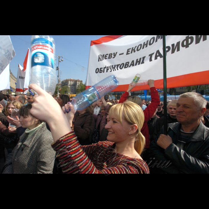 23 квітня 2009 біля КМДА ВГО «Асоціація рибалок України», Союз човнярів Київщини, ГО «Планета сильних», Партія Зелених, партія «Єдиний Центр», ГО «Еко-право», звільнені працівники КП «Плесо» та незалежні профспілки провели акцію протесту проти рішення київської влади щодо приватизації міських пляжів, прибережних територій, насосних та очисних споруд, та передачі в довгострокову оренду внутрішніх водойм.