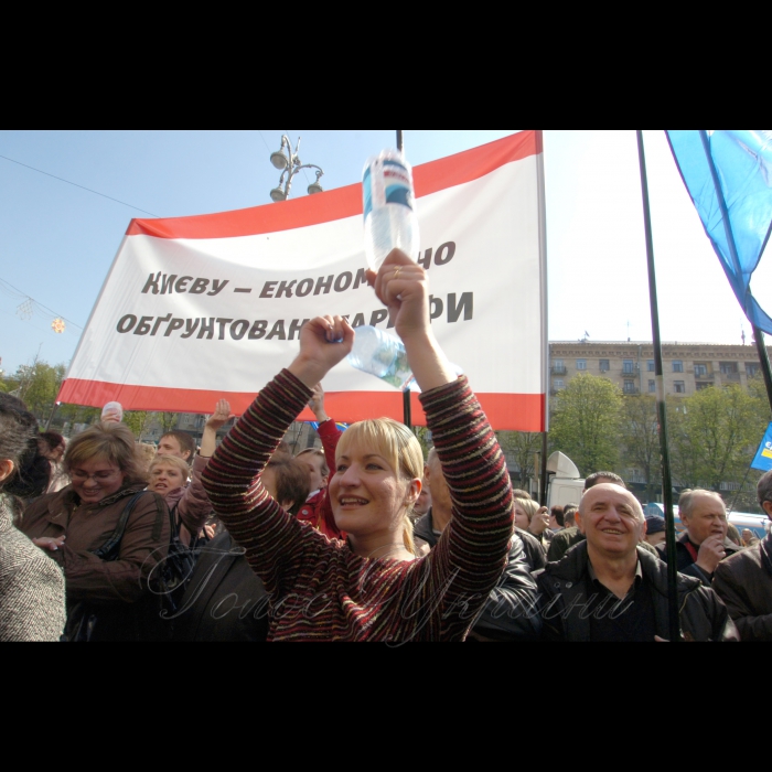 23 квітня 2009 біля КМДА ВГО «Асоціація рибалок України», Союз човнярів Київщини, ГО «Планета сильних», Партія Зелених, партія «Єдиний Центр», ГО «Еко-право», звільнені працівники КП «Плесо» та незалежні профспілки провели акцію протесту проти рішення київської влади щодо приватизації міських пляжів, прибережних територій, насосних та очисних споруд, та передачі в довгострокову оренду внутрішніх водойм.