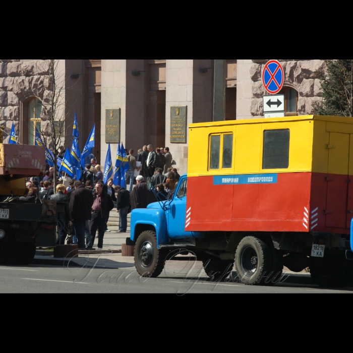 23 квітня 2009 біля КМДА ВГО «Асоціація рибалок України», Союз човнярів Київщини, ГО «Планета сильних», Партія Зелених, партія «Єдиний Центр», ГО «Еко-право», звільнені працівники КП «Плесо» та незалежні профспілки провели акцію протесту проти рішення київської влади щодо приватизації міських пляжів, прибережних територій, насосних та очисних споруд, та передачі в довгострокову оренду внутрішніх водойм.