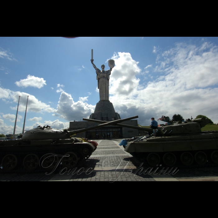 7 травня 2009 напередодні Дня Перемоги в меморіальному комплексі «Національний музей Великої Вітчизняної війни 1941-1945 років» зустрілися однополчани, земляки київських земляцтв.