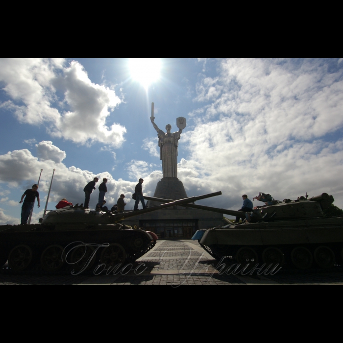 7 травня 2009 напередодні Дня Перемоги в меморіальному комплексі «Національний музей Великої Вітчизняної війни 1941-1945 років» зустрілися однополчани, земляки київських земляцтв.