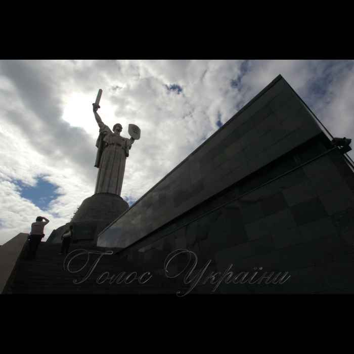 7 травня 2009 напередодні Дня Перемоги в меморіальному комплексі «Національний музей Великої Вітчизняної війни 1941-1945 років» зустрілися однополчани, земляки київських земляцтв.
