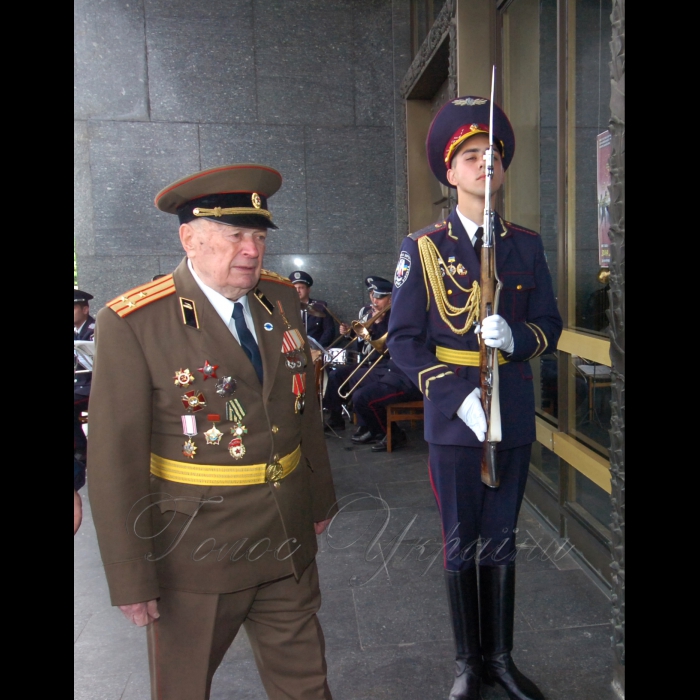 7 травня 2009 напередодні Дня Перемоги в меморіальному комплексі «Національний музей Великої Вітчизняної війни 1941-1945 років» зустрілися однополчани, земляки київських земляцтв.
