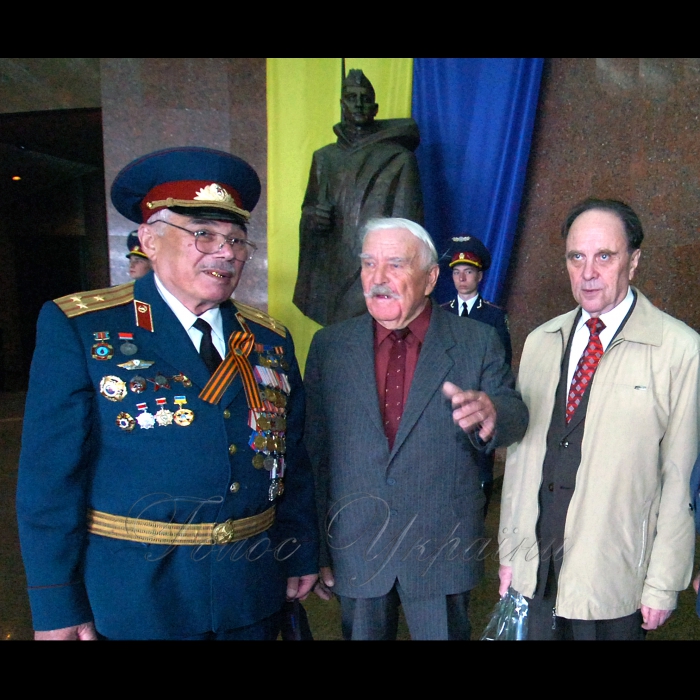 7 травня 2009 напередодні Дня Перемоги в меморіальному комплексі «Національний музей Великої Вітчизняної війни 1941-1945 років» зустрілися однополчани, земляки київських земляцтв.