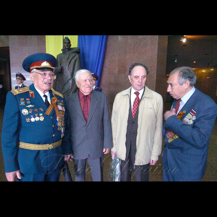 7 травня 2009 напередодні Дня Перемоги в меморіальному комплексі «Національний музей Великої Вітчизняної війни 1941-1945 років» зустрілися однополчани, земляки київських земляцтв.