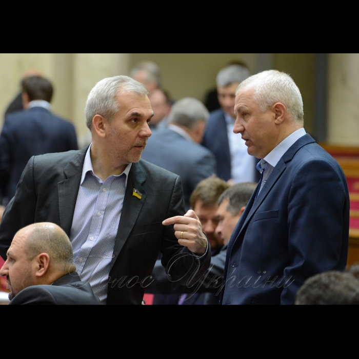 21 березня 2017 пленарне засідання Верховної Ради України.
Олег Мусій - позафр., Олександр Дехтярчук - БПП. 
