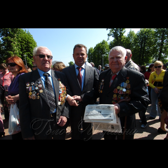 9 травня 2009 Буча, Київської обл. Біля Вічного вогню.