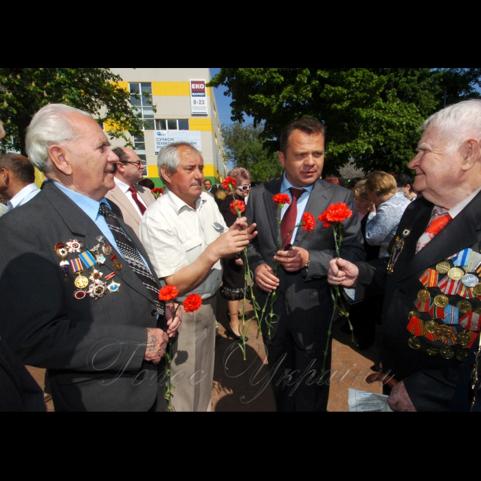 9 травня 2009 Буча, Київської обл. Біля Вічного вогню.