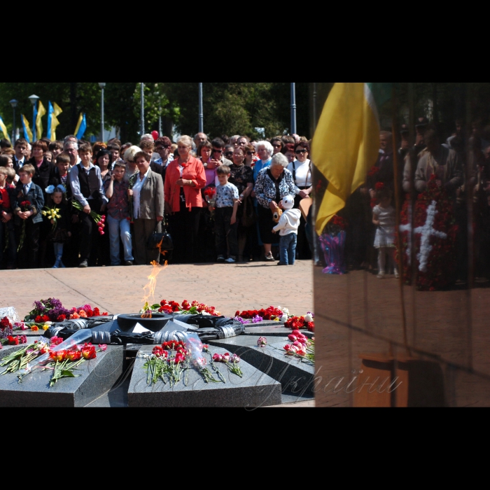 9 травня 2009 Буча, Київської обл. Біля Вічного вогню.