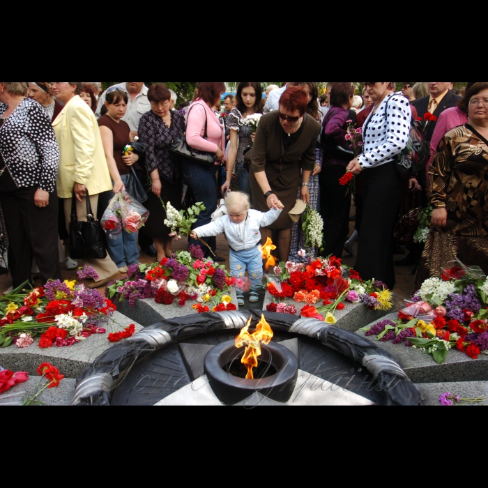 9 травня 2009 Буча, Київської обл. Біля Вічного вогню.