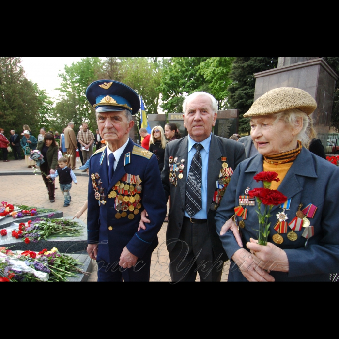 9 травня 2009 Буча, Київської обл. Біля Вічного вогню.