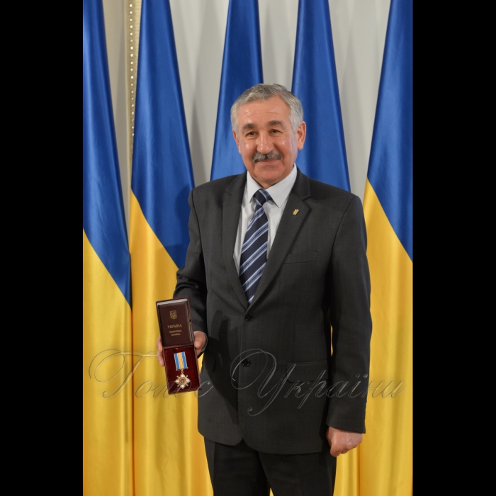 23 березня 2017 Голова ВР Андрій Парубій за заслуги перед українським народом, особистий вклад у справу державного суверенітету та соціально-економічного розвитку вітчизни нагородив народних депутатів України.