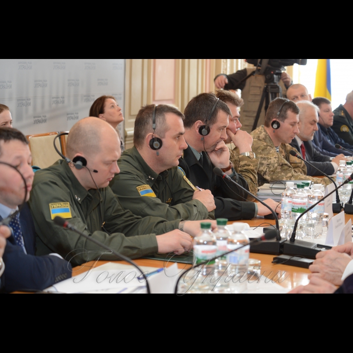 28 березня 2017 комітет Верховної Ради України з питань національної безпеки і оборони провів круглий стіл на тему: «Розвиток потенціалу України з гуманітарного розмінування. Законодавче забезпечення».
До участі запрошені представники державних органів, громадських, неурядових та міжнародних організацій, іноземних представництв, експертів та спеціалістів, які безпосередньо опікуються питаннями гуманітарного розмінування та виконують відповідні роботи.