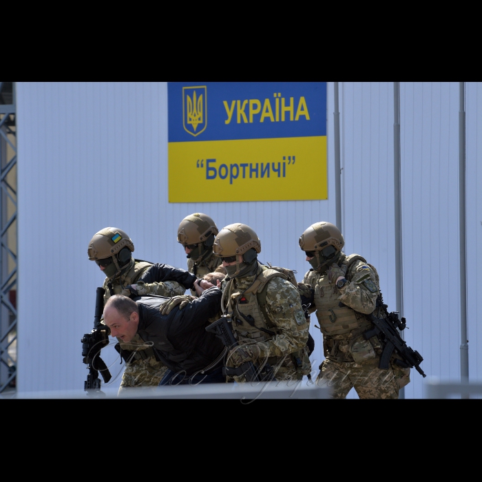 5 квітня 2014 - 10 мобільний прикордонний загін. Київ, Бортничі.
