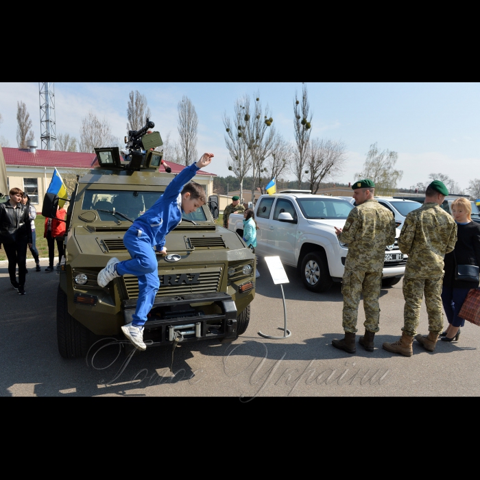 5 квітня 2014 - 10 мобільний прикордонний загін. Київ, Бортничі.