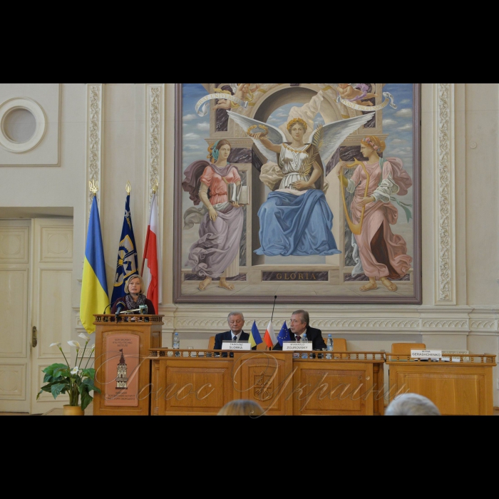 6 квітня 2017 форум ректорів вищих навчальних закладів України та Республіки Польща.
1-й заступник Голови ВР Ірина Геращенко, Тадеуш Шломка, ректор КПІ Михайло Згуровський.