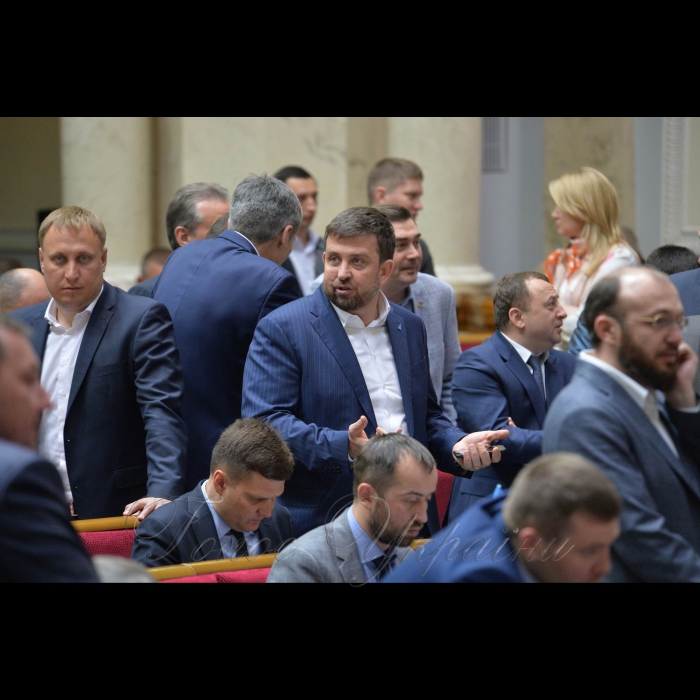 6 квітня 2017 пленарне засідання Верховної Ради України.
Олег Недава - БПП.