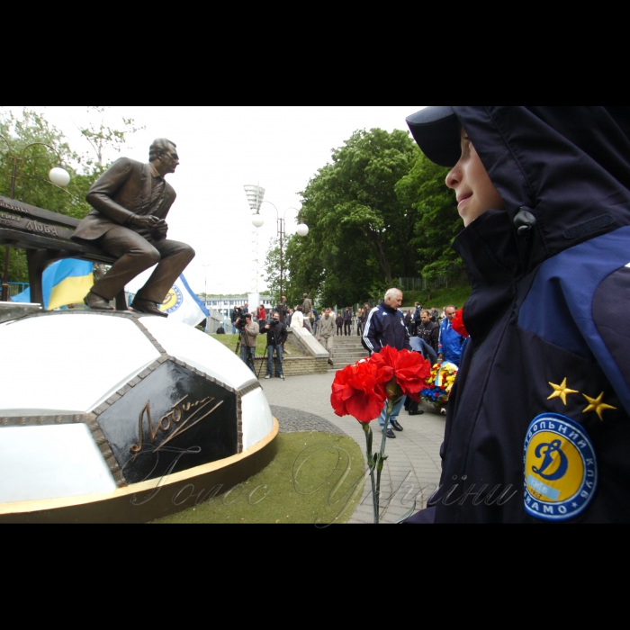 13 травня 2009 біля пам'ятника Лобановському, поруч із входом на стадіон «Динамо», відбувся мітинг пам'яті тренера в рамках ушанування пам’яті футбольного тренера Валерія Лобановського.