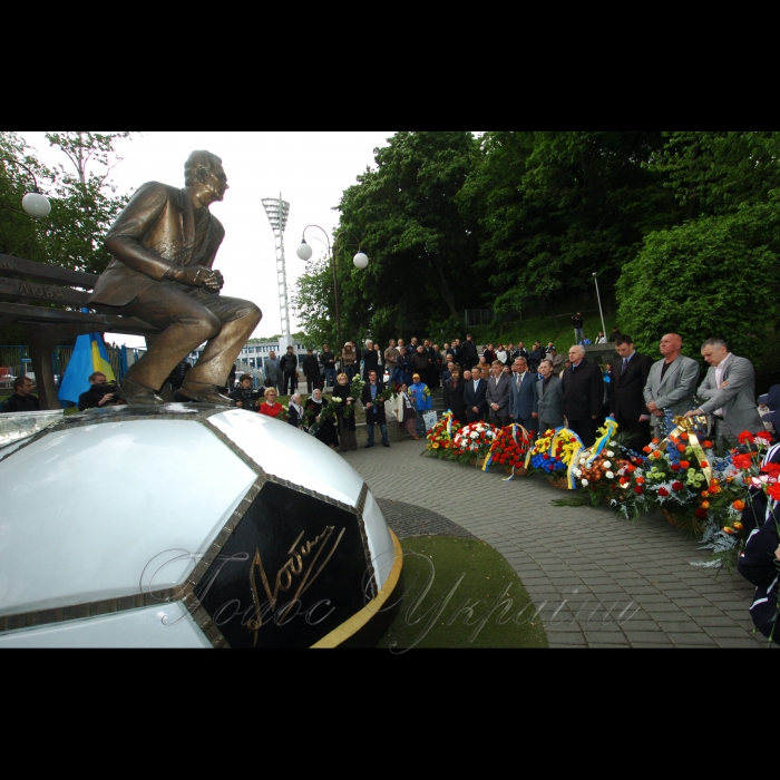 13 травня 2009 біля пам'ятника Лобановському, поруч із входом на стадіон «Динамо», відбувся мітинг пам'яті тренера в рамках ушанування пам’яті футбольного тренера Валерія Лобановського.