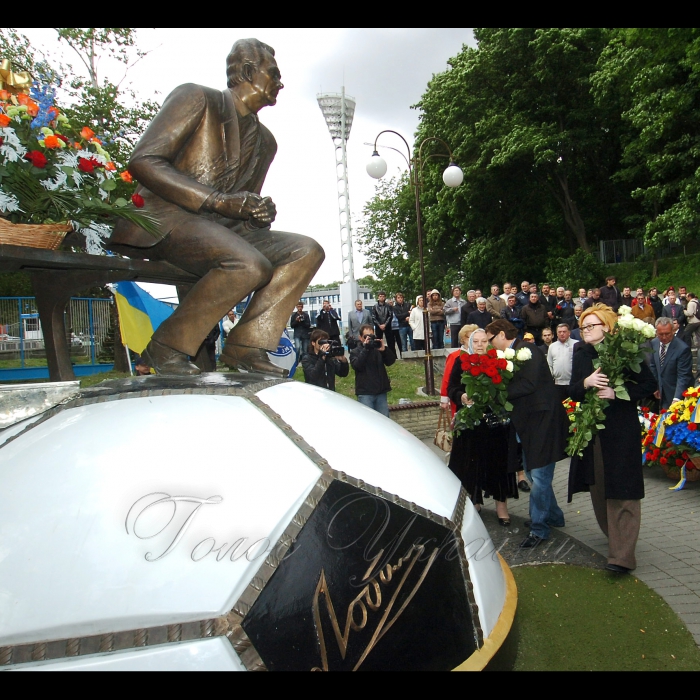 13 травня 2009 біля пам'ятника Лобановському, поруч із входом на стадіон «Динамо», відбувся мітинг пам'яті тренера в рамках ушанування пам’яті футбольного тренера Валерія Лобановського.