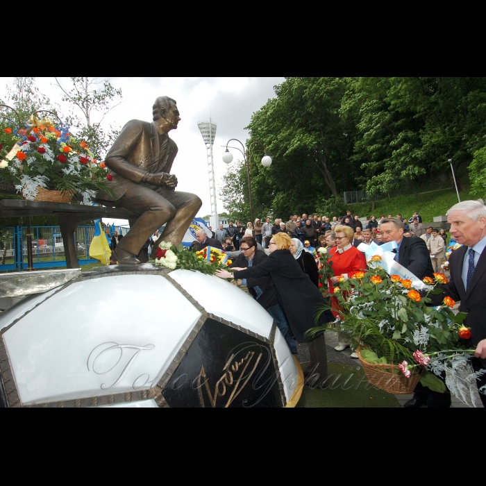 13 травня 2009 біля пам'ятника Лобановському, поруч із входом на стадіон «Динамо», відбувся мітинг пам'яті тренера в рамках ушанування пам’яті футбольного тренера Валерія Лобановського.
