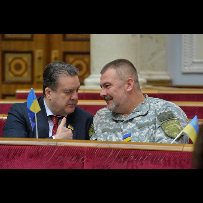 7 квітня 2017 пленарне засідання Верховної Ради України, День уряду.
Олександр Дубінін - позафрак., Юрій Береза - НФ.