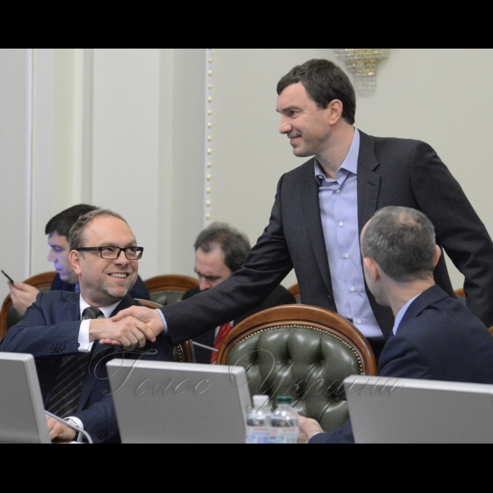 10 квітня 2017 засідання Погоджувальної ради у ВР.
Анатолій Власенко (Б), Андрій Іванчук (НФ).