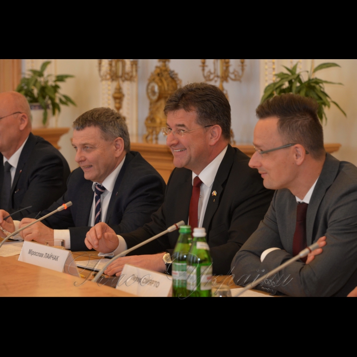 11 квітня 2017 зустріч Голови Верховної Ради України Андрія Парубія з Міністрами закордонних справ Словацької Республіки, Угорщини та Чеської Республіки.