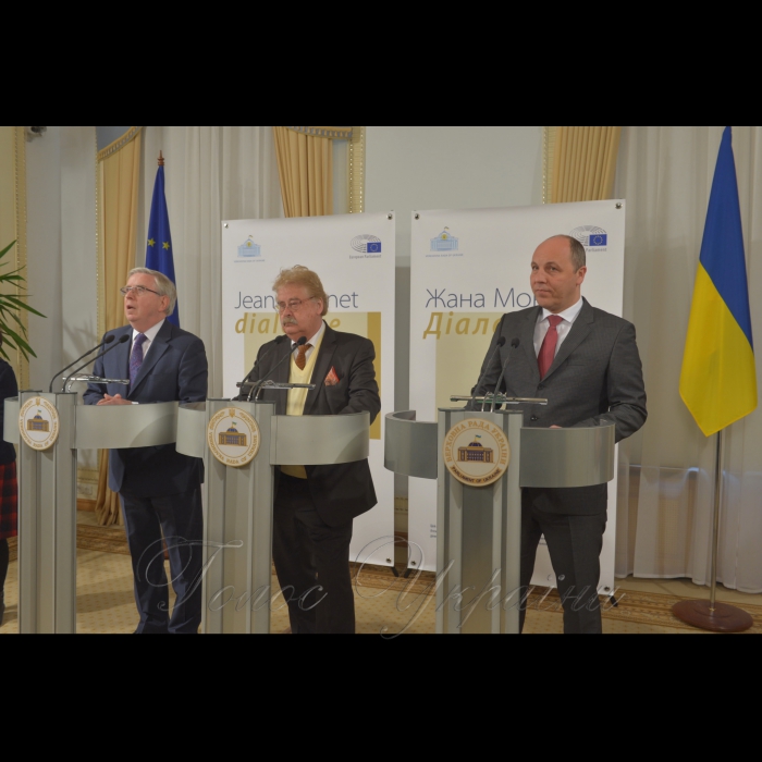 20 квітня 2017 спільний брифінг Голови Верховної Ради України Андрія Парубія, координатора програми Європейського Парламенту з підвищення інституційної спроможності Верховної Ради України Пета Кокса і Голови Комітету Європарламенту у закордонних справах Елмара Брока.