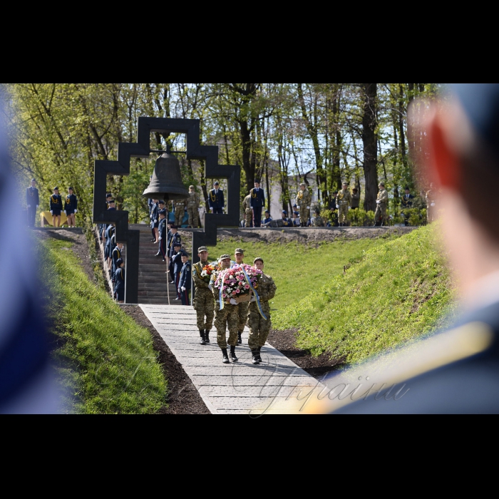 26 квітня 2017 Святійший Патріарх Філарет провів Божественну Літургію у Миколаївському храмі пам'яті жертв Чорнобильської катастрофи (Київ, вулиця Нагірна, 1) у Шевченківському районі міста Києва - помолився за упокій героїв-ліквідаторів та жертв Аварії на ЧАЕС, а також відслужив Панахиду за жертвами катастрофи на ЧАЕС, відкрив та освятив відреставрований пам'ятник - курган Жертвам аварії на ЧАЕС та та у Києві.