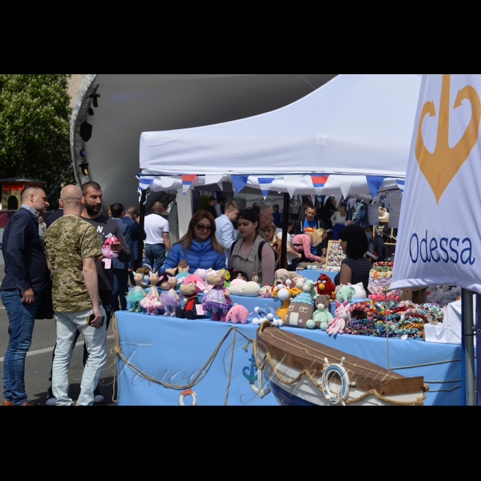 4 травня 2017 на головній вулиці Києва – Хрещатику відкрилося Євромістечко – фан-зона до Євробачення. Там шанувальників шоу чекають прямі трансляції шоу, фуд-корти, концерти та розважальні програми.