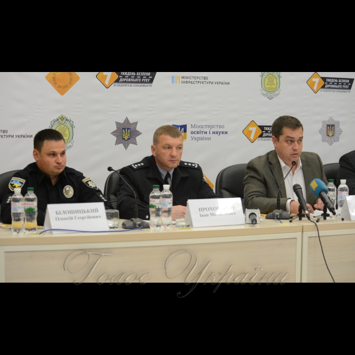 4 травня 2017 прес-конференція, присвячена старту Тижню безпеки дорожнього руху в Україні. Упродовж тижня, з 8 по 14 травня 2017 року, відбудеться низка заходів, у яких братимуть участь представники державних органів, громадських організацій, науковці та практики.
Олексій Білошицький - заступник начальника департаменту патрульної поліції Національної поліції України; Іван Прохоренко - заступник начальника департаменту превентивної діяльності - начальник Управління безпеки та Андрій Гаврилюк - заступник директора медичного департаменту МОЗ України.