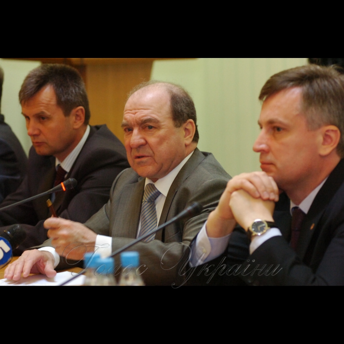 15 травня 2009 в Інституті міжнародних відносин КНУ ім. Т. Шевченка відбулася відкрита тематична лекція голови Служби безпеки України В. Наливайченка, ректора КНУ ім.Т. Шевченка академіка Л. Губерського та провідних фахівців навчального закладу на тему: «Політичні репресії в Україні: розсекречена пам'ять». Водночас, у фойє головного корпусу Інституту розгорнуто тематичну експозицію документальних матеріалів з Державного галузевого архіву СБ України щодо політичних репресій в Україні.