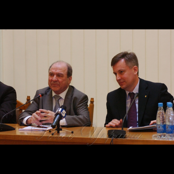 15 травня 2009 в Інституті міжнародних відносин КНУ ім. Т. Шевченка відбулася відкрита тематична лекція голови Служби безпеки України В. Наливайченка, ректора КНУ ім.Т. Шевченка академіка Л. Губерського та провідних фахівців навчального закладу на тему: «Політичні репресії в Україні: розсекречена пам'ять». Водночас, у фойє головного корпусу Інституту розгорнуто тематичну експозицію документальних матеріалів з Державного галузевого архіву СБ України щодо політичних репресій в Україні.
