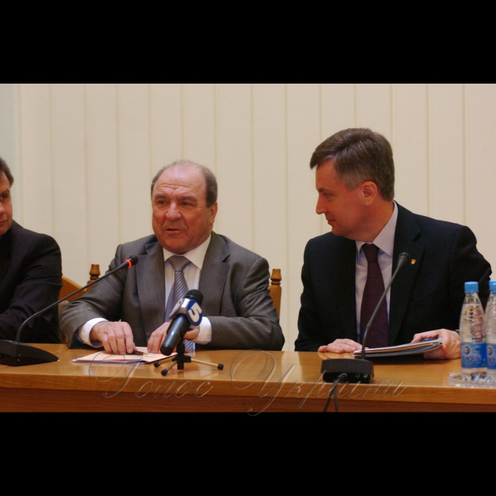 15 травня 2009 в Інституті міжнародних відносин КНУ ім. Т. Шевченка відбулася відкрита тематична лекція голови Служби безпеки України В. Наливайченка, ректора КНУ ім.Т. Шевченка академіка Л. Губерського та провідних фахівців навчального закладу на тему: «Політичні репресії в Україні: розсекречена пам'ять». Водночас, у фойє головного корпусу Інституту розгорнуто тематичну експозицію документальних матеріалів з Державного галузевого архіву СБ України щодо політичних репресій в Україні.