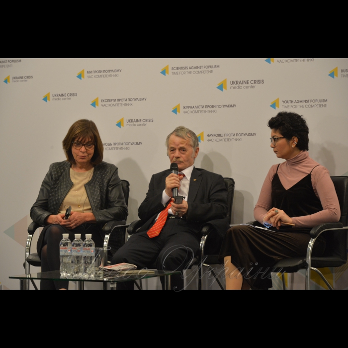 12 травня 2017 прес-брифінг Protect Diversity - Protect Crimean tatars (з англ. Бережіть різноманітність - захистить кримських татар). Спікери: Реббека Хармс - німецький політик, режисер-документаліст, член Партії Зелених, депутат Європарламенту, глава групи зелених в Європарламенті, голова Парламентської Асамблеї EURONEST, член парламентського комітету асоціації Україна-ЄС; Мустафа Джемілєв - лідер кримськотатарського народу, депутат ВР України, Уповноважений Президента зі справ кримськотатарського народу, Таміла Ташева - співзасновник, координатор ГО КримСОС.
Реббека Хармс - німецький політик, режисер-документаліст, член Партії Зелених, депутат Європарламенту, глава групи зелених в Європарламенті, голова Парламентської Асамблеї EURONEST, член парламентського комітету асоціації Україна-ЄС, Мустафа Джемілєв - лідер кримськотатарського народу, депутат ВР України, Уповноважений Президента зі справ кримськотатарського народу, Таміла Ташева - співзасновник, координатор ГО КримСОС.