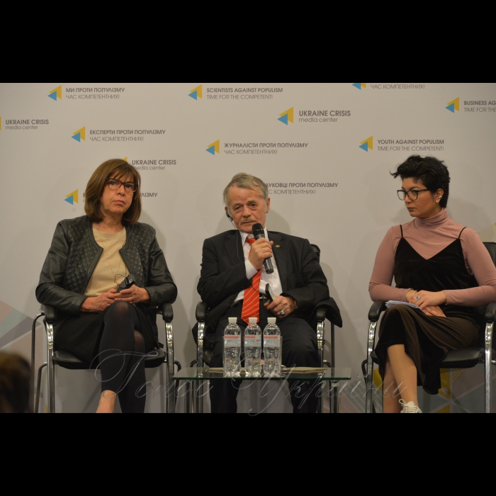 12 травня 2017 прес-брифінг Protect Diversity - Protect Crimean tatars (з англ. Бережіть різноманітність - захистить кримських татар). Спікери: Реббека Хармс - німецький політик, режисер-документаліст, член Партії Зелених, депутат Європарламенту, глава групи зелених в Європарламенті, голова Парламентської Асамблеї EURONEST, член парламентського комітету асоціації Україна-ЄС; Мустафа Джемілєв - лідер кримськотатарського народу, депутат ВР України, Уповноважений Президента зі справ кримськотатарського народу, Таміла Ташева - співзасновник, координатор ГО КримСОС.
Реббека Хармс - німецький політик, режисер-документаліст, член Партії Зелених, депутат Європарламенту, глава групи зелених в Європарламенті, голова Парламентської Асамблеї EURONEST, член парламентського комітету асоціації Україна-ЄС, Мустафа Джемілєв - лідер кримськотатарського народу, депутат ВР України, Уповноважений Президента зі справ кримськотатарського народу, Таміла Ташева - співзасновник, координатор ГО КримСОС.