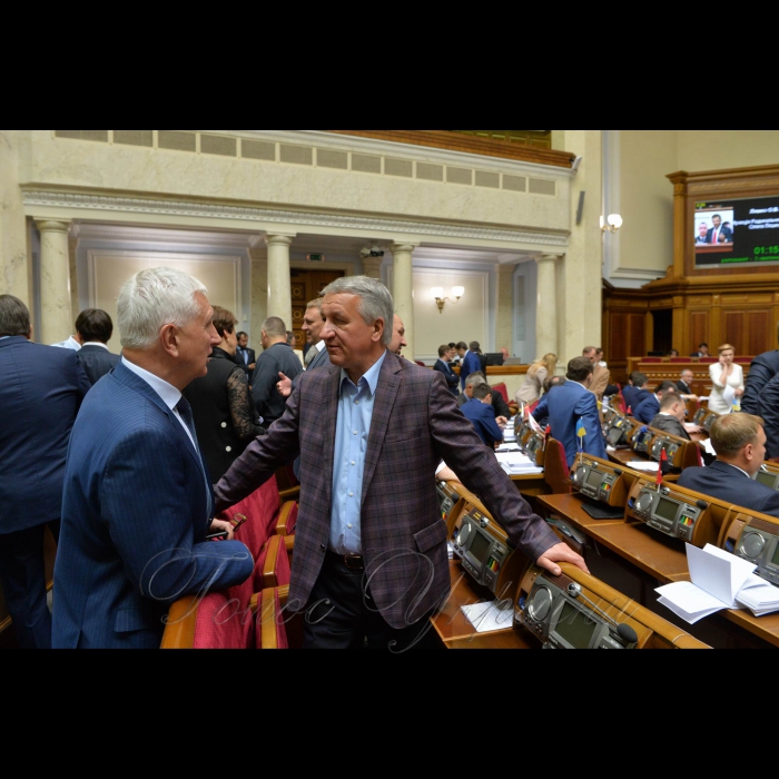 16 травня 2017 пленарне засідання Верховної Ради України.
Анатолій Матвієнко, Іван Куліченко - БПП.