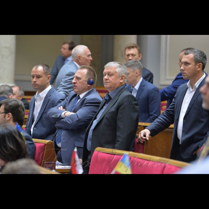 17 травня 2017 пленарне засідання Верховної Ради України.
Олексій Кириченко, Василь Амельченко, Олег Купрієнко, Дмитро Лінько – всі РП.