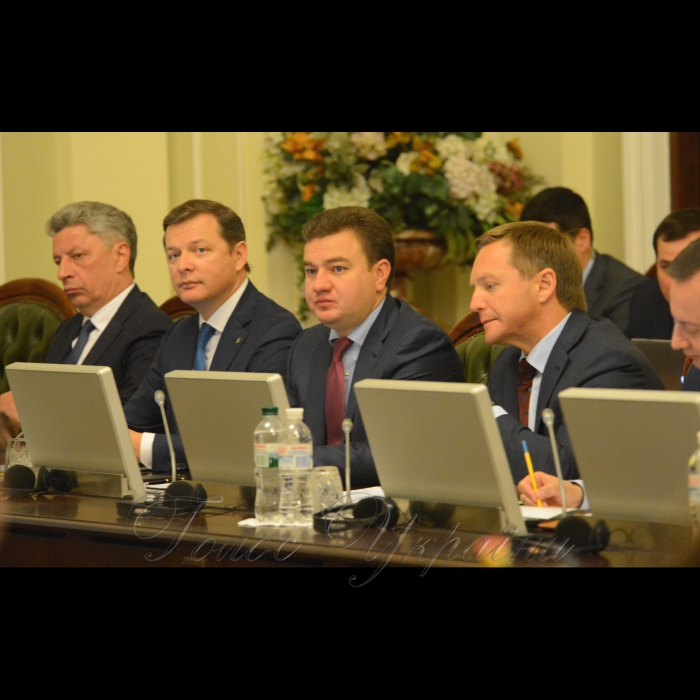 22 травня 2017 засідання погоджувальної ради у ВР.
Юрій Бойко (ОП), Олег Ляшко (РП), Володимир Бандуров (Воля).