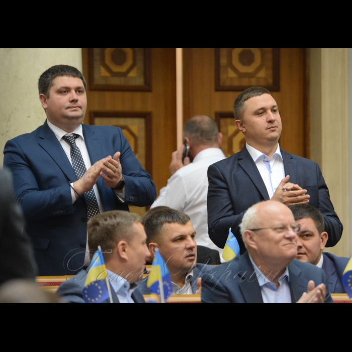 23 травня 2017 пленарне засідання Верховної Ради України.
Віталій Корчак, Олександр Кодола - НФ.