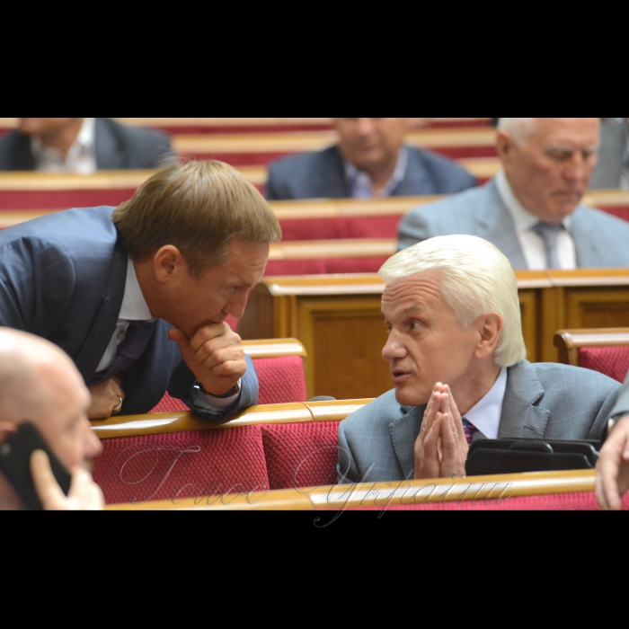 23 травня 2017 пленарне засідання Верховної Ради України.
Володимир Бандуров, Володимир Литвин - Воля.