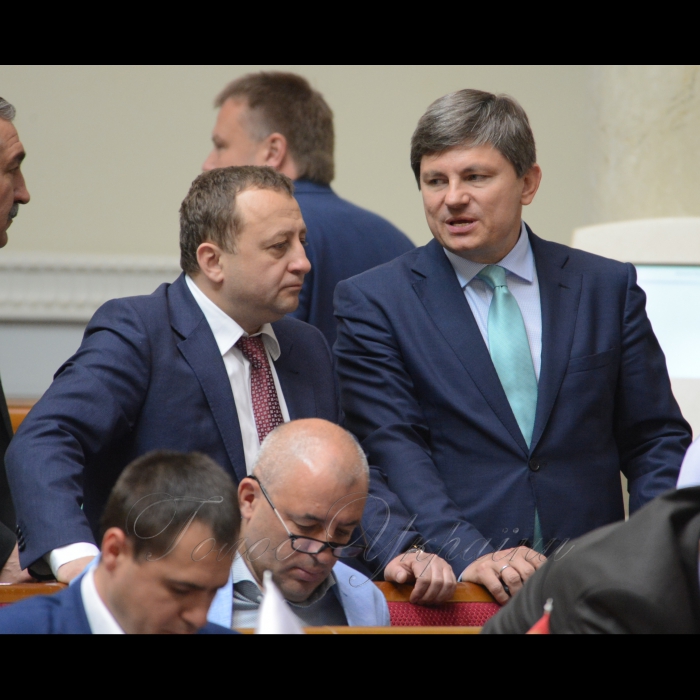 24 травня 2017 пленарне засідання Верховної Ради України.
Василь Яницький, Артур Герасимов БПП.