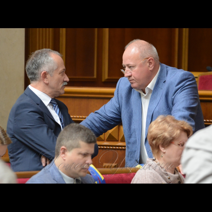 24 травня 2017 пленарне засідання Верховної Ради України.
Віктор Пинзеник, Віктор Чумак - БПП.