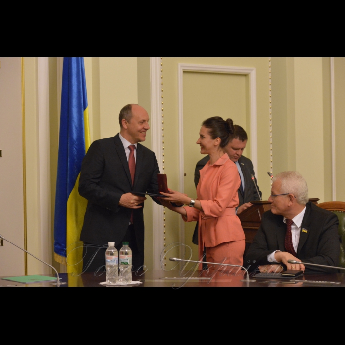 24 травня 2017 Голова Верховної Ради України А.Парубій вручив дипломи лауреатів Премії Верховної Ради України за внесок молоді у розвиток парламентаризму та місцевого самоврядування, Премії Верховної Ради України педагогічним працівникам загальноосвітніх, професійно-технічних, дошкільних та позашкільних навчальних закладів за успіхи у здійсненні навчання та виховання та Премії Верховної Ради України найталановитішим молодим ученим у галузі фундаментальних і прикладних досліджень та науково-технічних розробок за 2015 рік.
Ольга Єрмакова (Одеса).