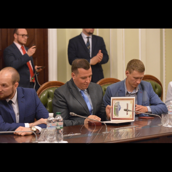 24 травня 2017 Голова Верховної Ради України А.Парубій вручив дипломи лауреатів Премії Верховної Ради України за внесок молоді у розвиток парламентаризму та місцевого самоврядування, Премії Верховної Ради України педагогічним працівникам загальноосвітніх, професійно-технічних, дошкільних та позашкільних навчальних закладів за успіхи у здійсненні навчання та виховання та Премії Верховної Ради України найталановитішим молодим ученим у галузі фундаментальних і прикладних досліджень та науково-технічних розробок за 2015 рік.