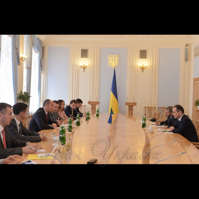 24 травня 2017 зустріч Голови Верховної Ради України Андрія Парубія з Надзвичайним і Повноважним Послом Італійської Республіки в Україні Давіде Ла Чечіліа.