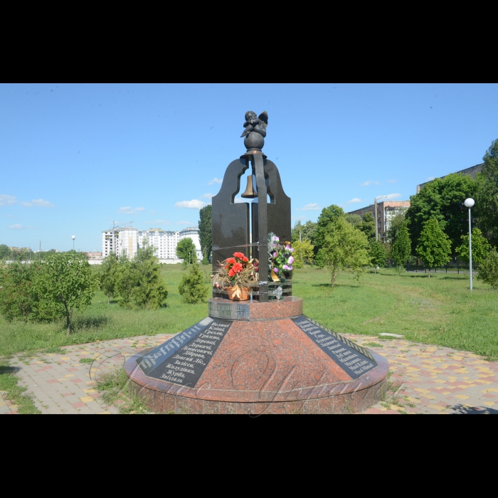 22 травня 2017 Київська область, Бориспіль.
Книшовий меморіально-парковий комплекс, надмогильний пам’ятник Чубинському.