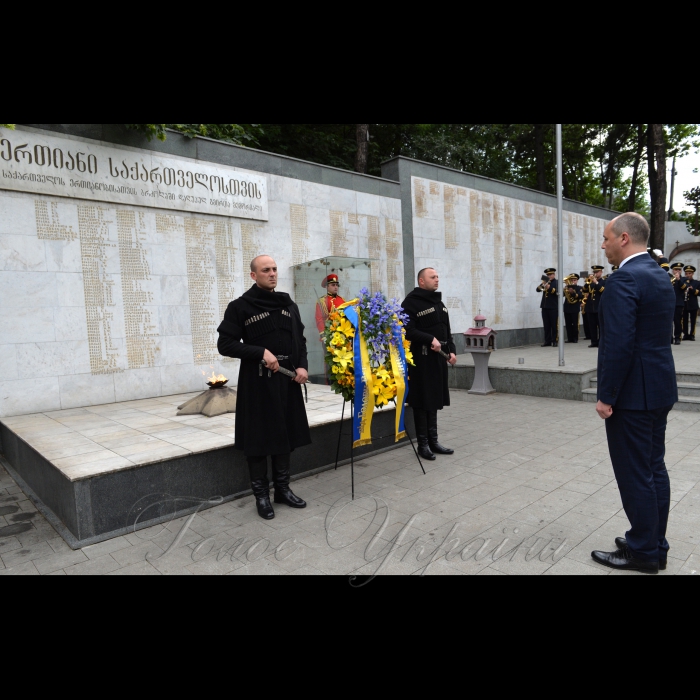 29 травня 2017 робочій візит Голови Верховної Ради України Андрія Парубія до Грузії, з метою участі у Пленарному засіданні весняної сесії ПА НАТО.
Церемонія покладання квітів до Монументу Героїв.